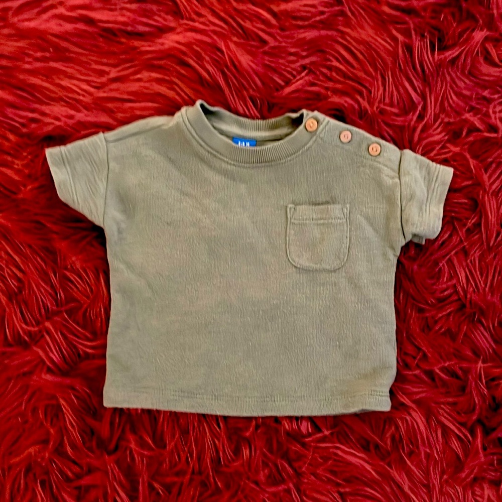 Old navy 3-6 months olive green shirt w/ pocket and buttons